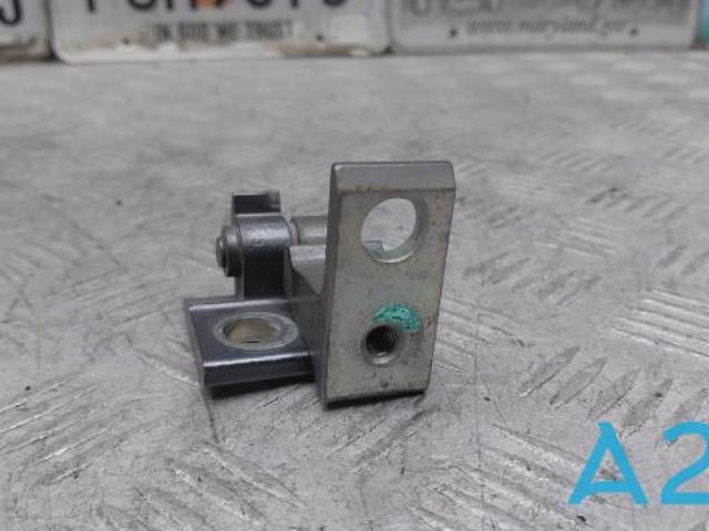 Петля задніх (навстіж) дверей, ліва нижня 8X4833405A VAG