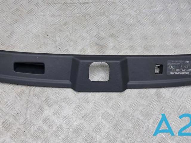 Обшивка кришки багажника 909055NA1A NISSAN