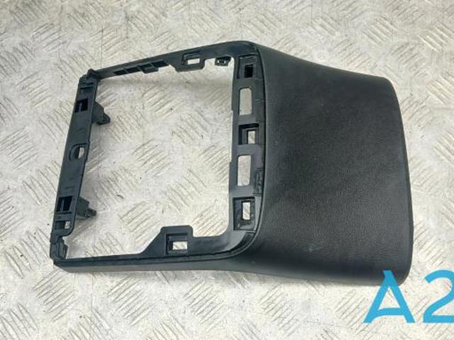 Декоративна накладка центральної консолі 92132AN00A SUBARU