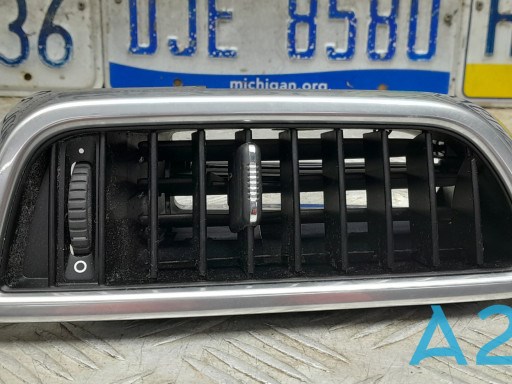 Решітка повітроводу ліва 95855272701G0B PORSCHE
