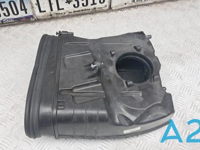 Корпус повітряного фільтра, правий 95B129607B PORSCHE