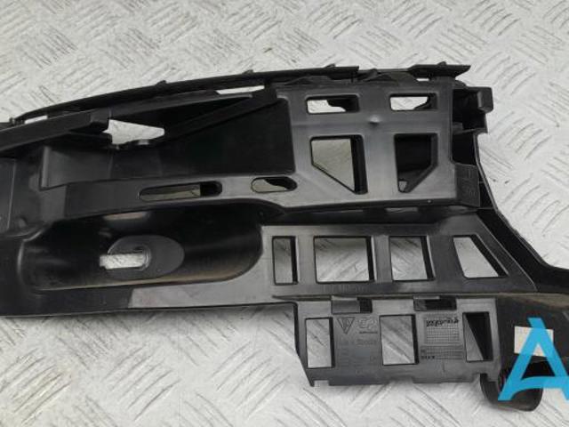 Лівий кронштейн кріплення бампера заднього 95B807571 PORSCHE