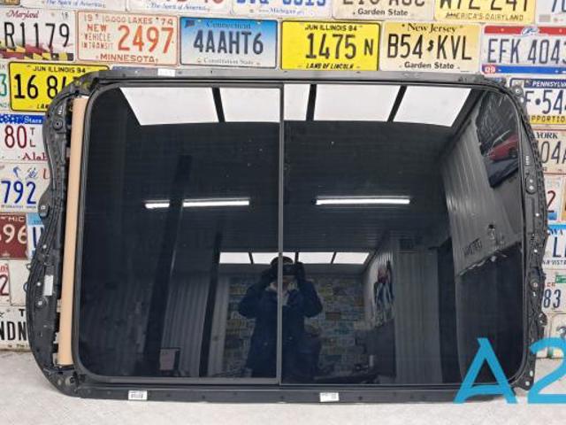 Деталі люків облицювання кузова 95B877941 PORSCHE