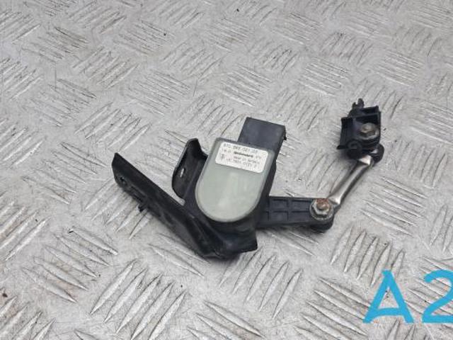 Датчик рівня положення кузова, передній лівий 97034302103 PORSCHE