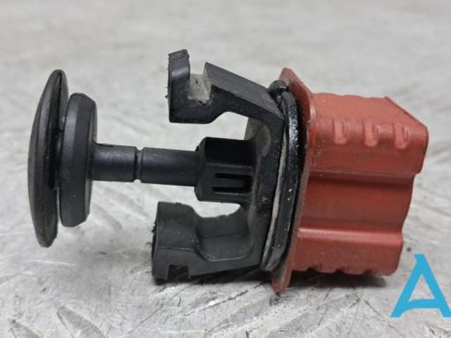 Подушка радіатора охолодження, верхня A0009912195 MERCEDES