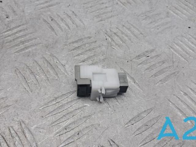 Вимикач сигналу гальмування A0015456309 MERCEDES