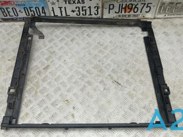 Кронштейн радіатора лівий A0995040918 MERCEDES