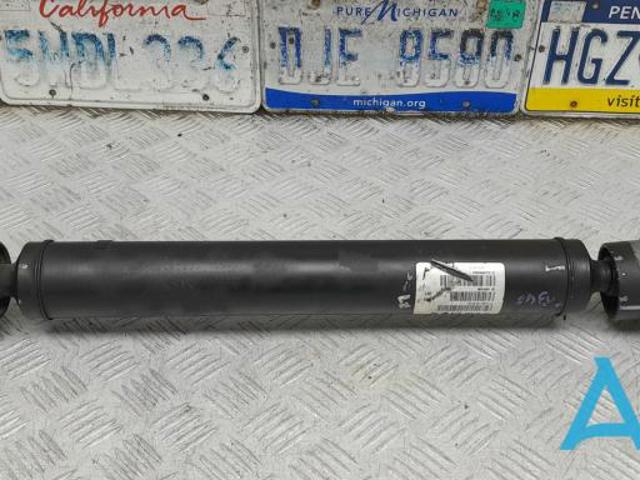 Кардан передній A1664102601 MERCEDES
