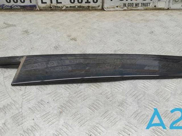 Накладка задніх дверей, правих, вертикальних A1666900487 MERCEDES
