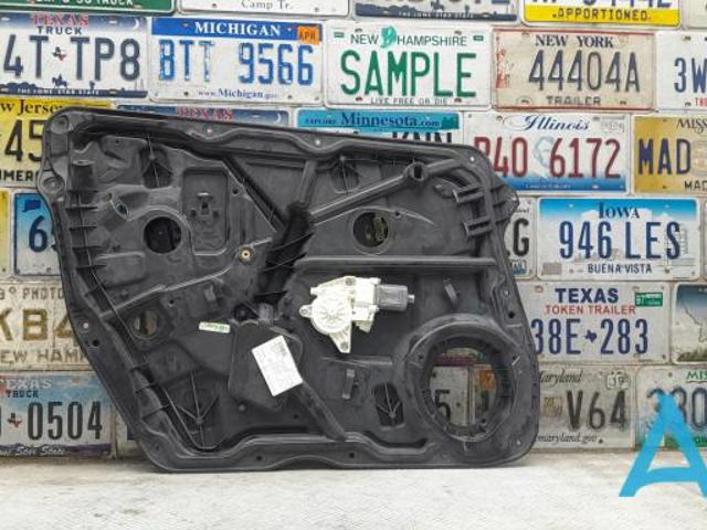 Склопідйомник з електродвигуном A1667201102 MERCEDES