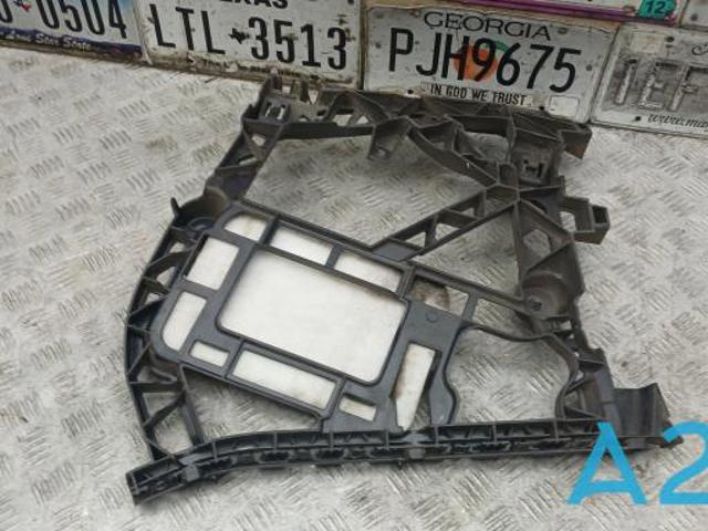 Кронштейн бампера заднього, зовнішній правий A1668801301 MERCEDES