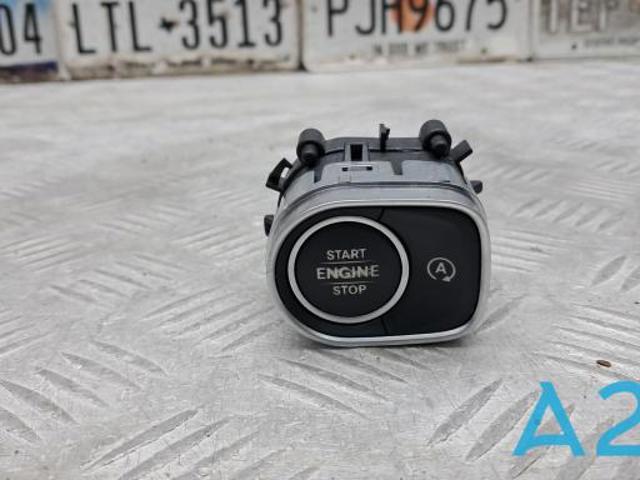 Кнопка запуску двигуна A1679054901 MERCEDES