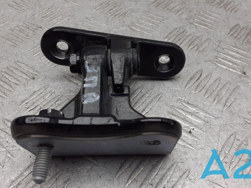 Петля задніх правих дверей A1767300637 MERCEDES
