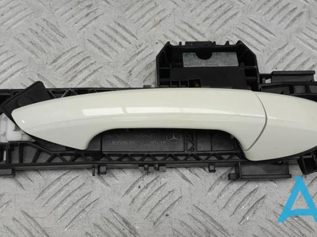 Зовнішня ручка правих дверей A2047600270 MERCEDES