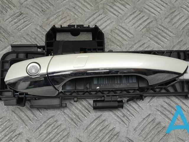 Ручка передньої двері зовнішня ліва A20476013709799 MERCEDES
