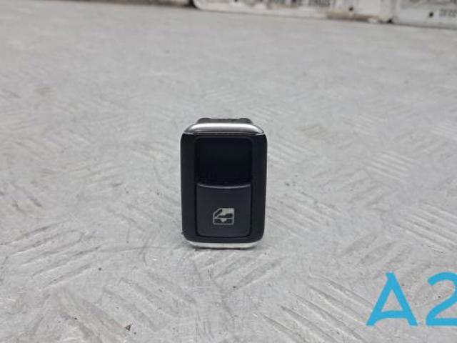 Кнопка вмикання двигуна склопідіймача передня права A2049058102 MERCEDES