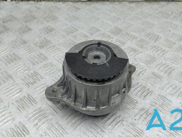 Подушка (опора) двигуна, ліва передня A2052400200 MERCEDES