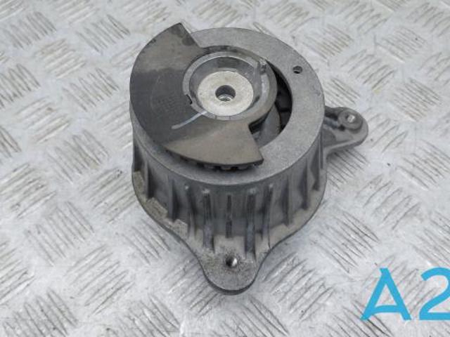 Подушка (опора) двигуна, права передня A2052400300 MERCEDES