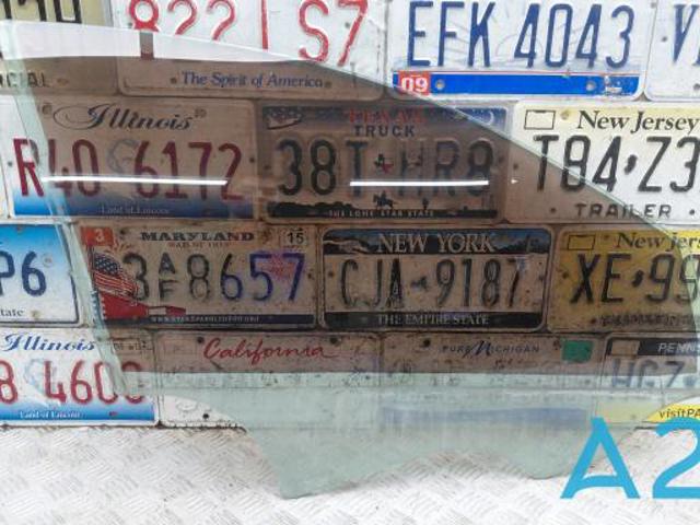 Скло передньої правої двері A2057254000 MERCEDES
