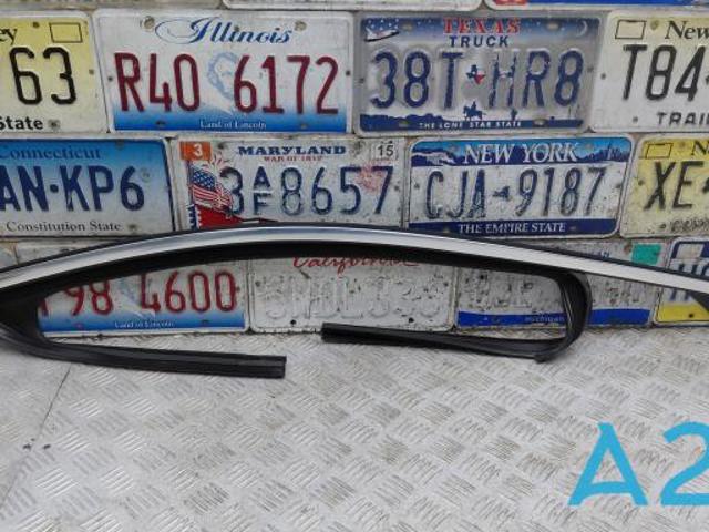Направляюча скла рамки двері, переднього права A2057254600 MERCEDES