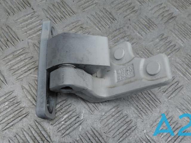 Петля заднтої двері, правої A2057300437 MERCEDES