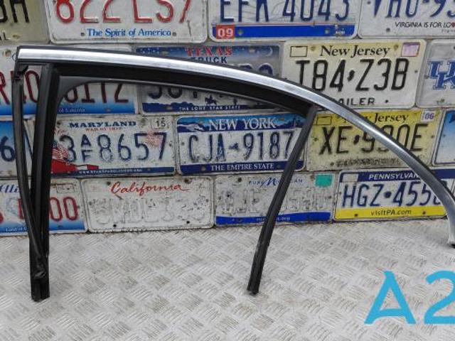 Направляюча скла рамки двері, заднього ліва A2057350125 MERCEDES