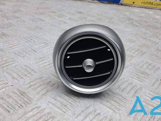 Решітка повітроводу права A2058304000 MERCEDES