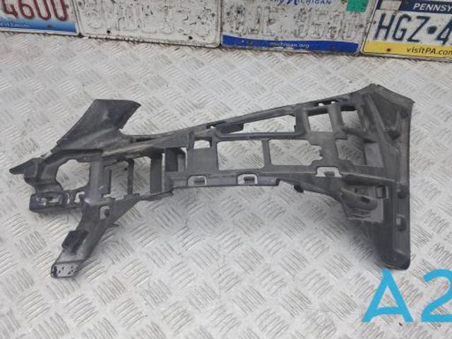 Кронштейн кріплення бампера переднього лівий A2058850565 MERCEDES