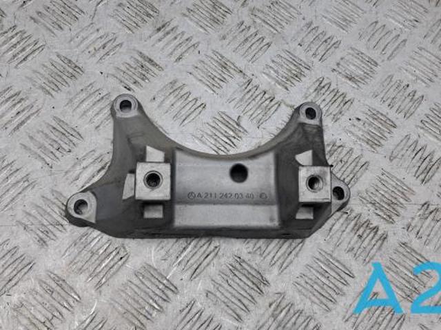 Кронштейн подушки КПП A2112420340 MERCEDES