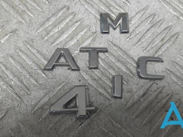 Емблема на кришку багажника, фірм.значок A2208171015 MERCEDES
