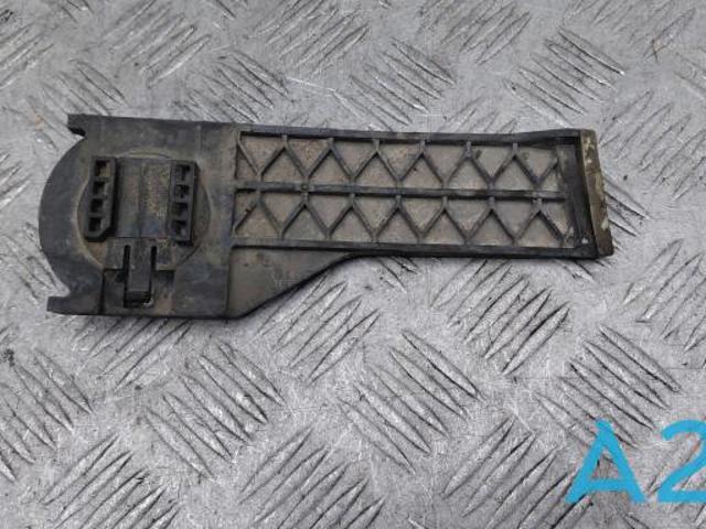 Кронштейн радіатора лівий A2465040540 MERCEDES
