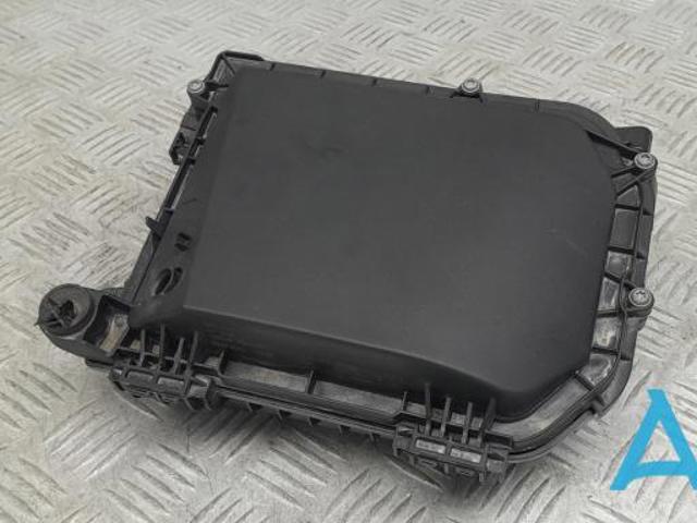 Корпус повітряного фільтра, правий A2760904001 MERCEDES