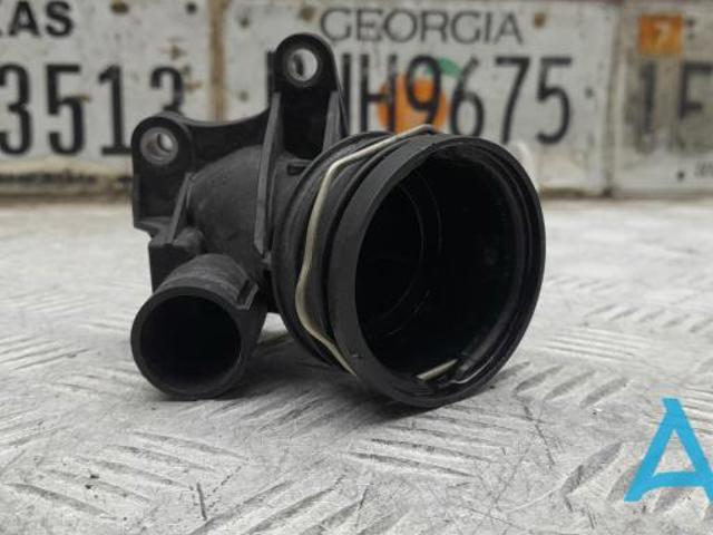 Фланець системи охолодження (трійник) A2762000256 MERCEDES