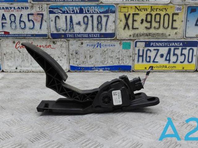 Підаль газу A2923000000 MERCEDES