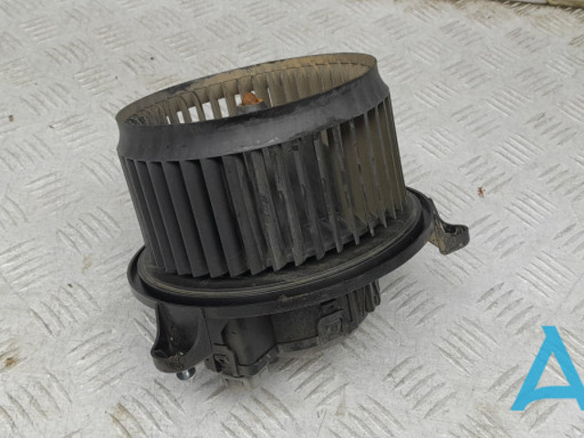 Двигун вентилятора пічки (обігрівача салону) AV1Z19805C FORD