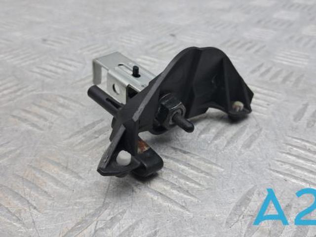 Замок відкривання лючка бензобаку B09556890F MAZDA