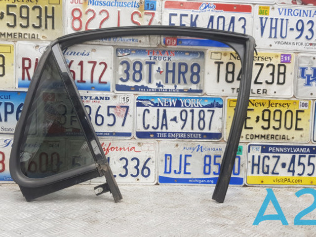 Куточок задніх правих дверей BB5Z7825766A FORD