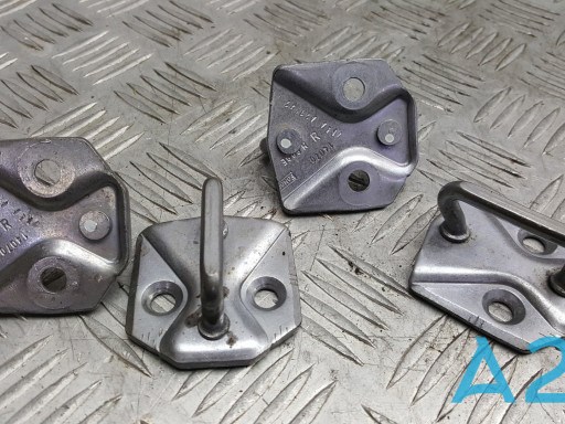 Фіксатор/петля (зацеп) замка дверей передньої BE8Z5422008A FORD