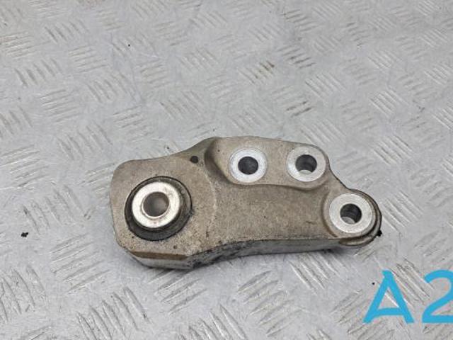 Кронштейн подушки (опори) двигуна, задньої BEET39010 MAZDA