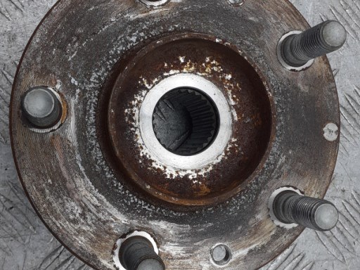 Маточини задніх коліс D10H2615X MAZDA