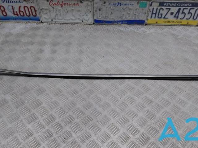 Молдинг передньої лівої двері, верхній DGH950650A MAZDA
