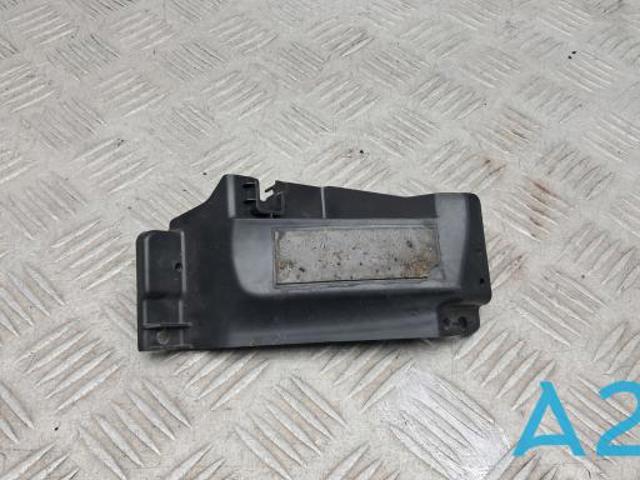 Кронштейн бампера переднього, правий DGH950C11 MAZDA