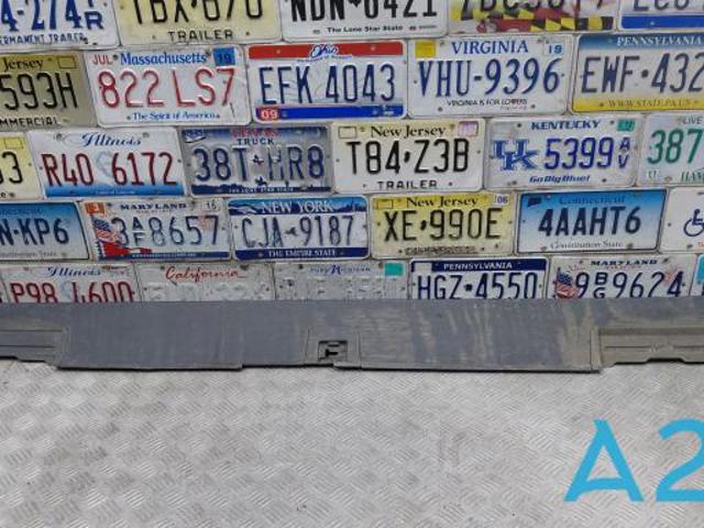 Накладка зовнішня (молдинг) порога, правий DGH951P40A MAZDA