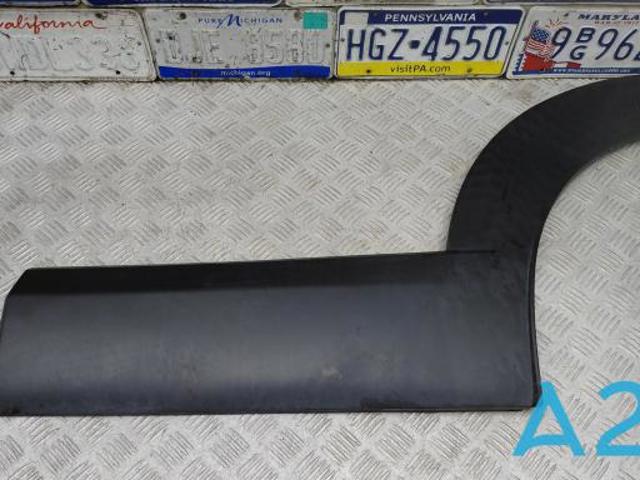 Накладка задніх лівих дверей, нижня DGH951RD0 MAZDA