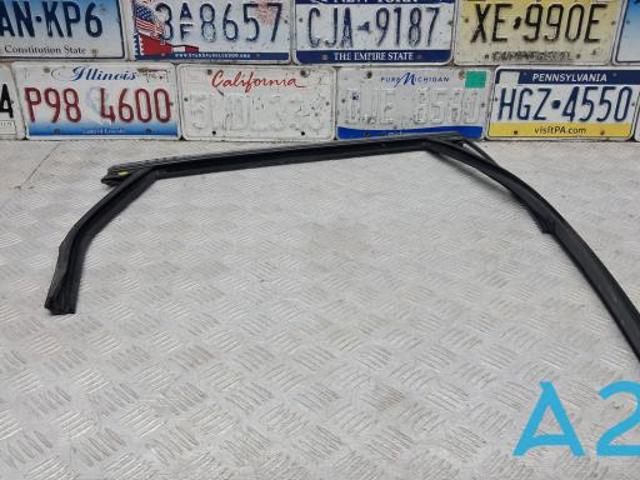 Направляюча скла рамки двері, заднього права EJ7Z7825766A FORD