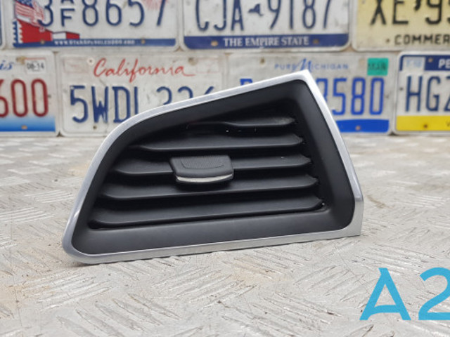 Решітка повітропровода права EM2Z19893BA FORD