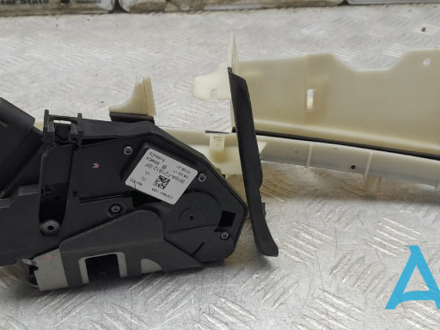 Внутрішній дверний замок F1EZ58219A64A FORD