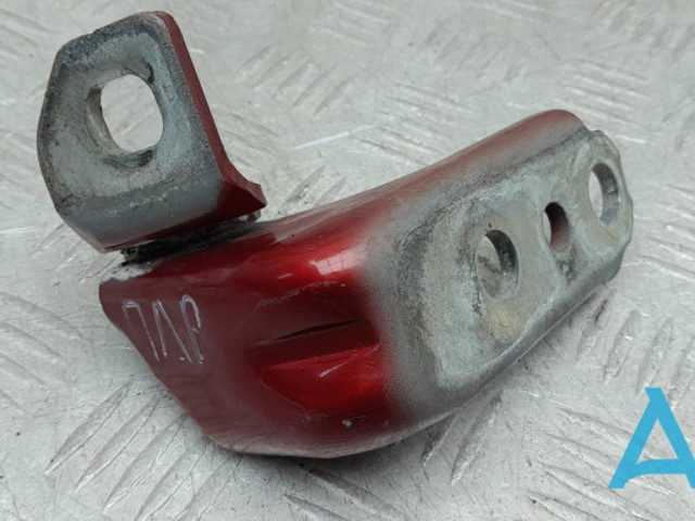 Петля передніх дверей лівих FT4Z5822801B FORD