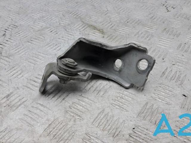 Петля передніх дверей лівих FT4Z5822811B FORD