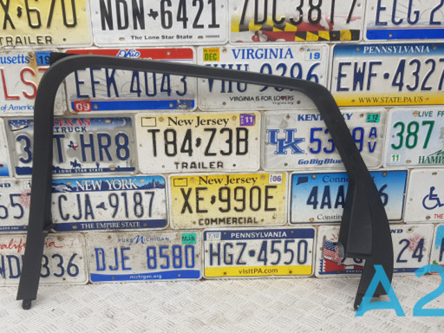 Рама скла передніх дверей лівих FT4Z5825504AA FORD